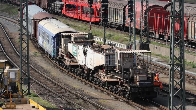 TransnetBW transport 245-ton transformer to Halle | Power ...